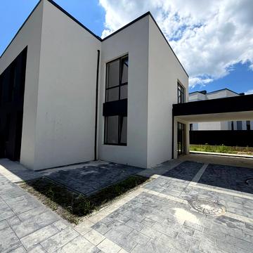Патріарха Володимира вул., 2