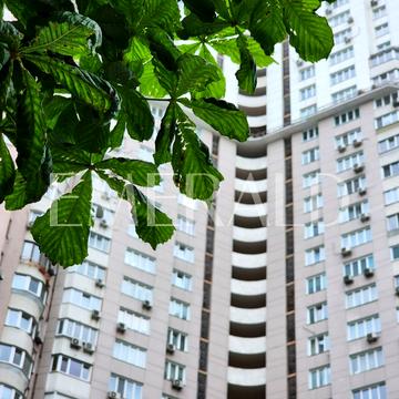 Срібнокільська вул., 1