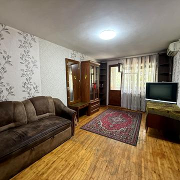 Варненська вул., 5