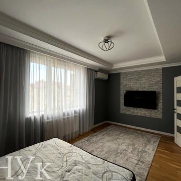 Володимирська вул., 82