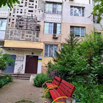Академіка Корольова вул., 55