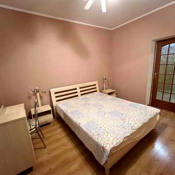 Миколи Бажана просп., 10
