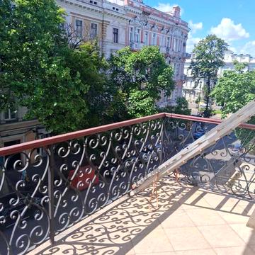Європейська вул. (Карла Маркса), 1
