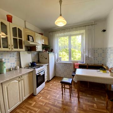 Героїв Крут бульв. (Героїв Сталінграду), 8