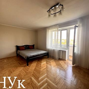 Героїв Майдану вул. (Червоноармійська), 77-В/2