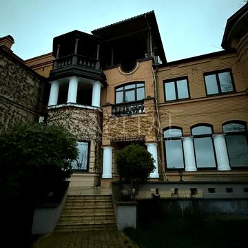 Оболонська вул., 7