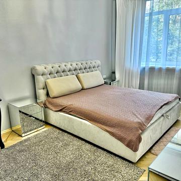 Івана Світличного вул. (Петровського), 10