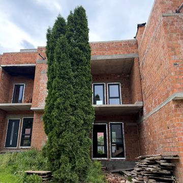 Лесі Українки, 1В 
