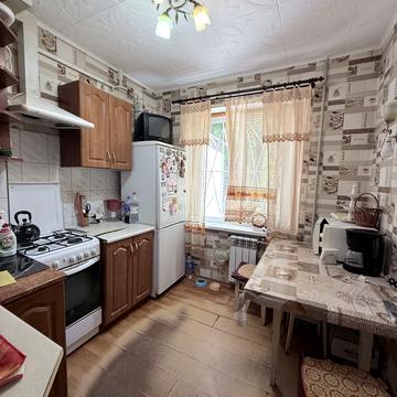 Академіка Корольова вул., 64