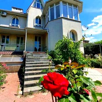 Литовська, 12