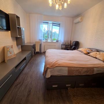 Будівельників вул., 13