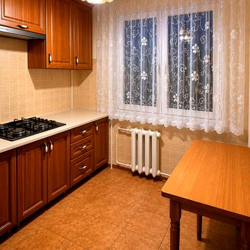 Космонавтів вул., 52