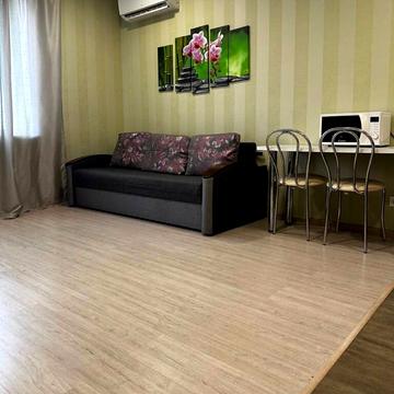 Вінстона Черчилля вул. (Червоноткацька), (Будинок 4)