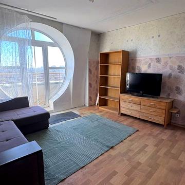 Макіївська вул., 8
