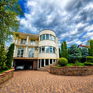 Садова вул., 50