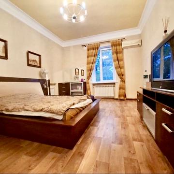 Дмитра Яворницького просп. (Карла Маркса), 77