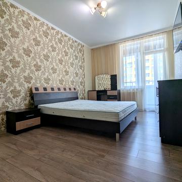 Михайлівська вул., (Будинок 1)