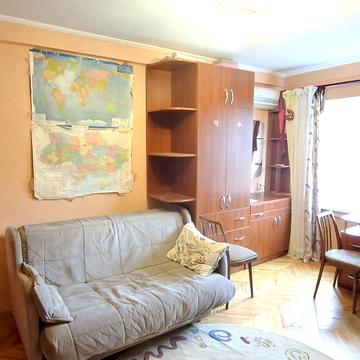 Будівельників вул., 9