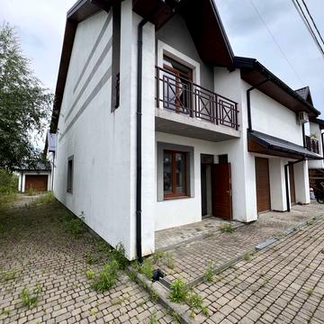 Леся Курбаса вул., 28