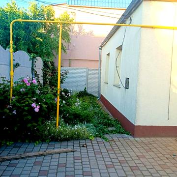 Вільна вул., 52