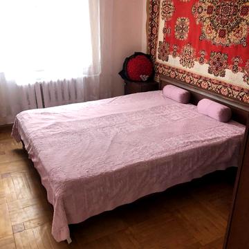 Академіка Корольова вул., 42