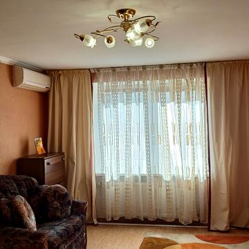 Героїв України просп. (Героїв Сталінграду), 13-В