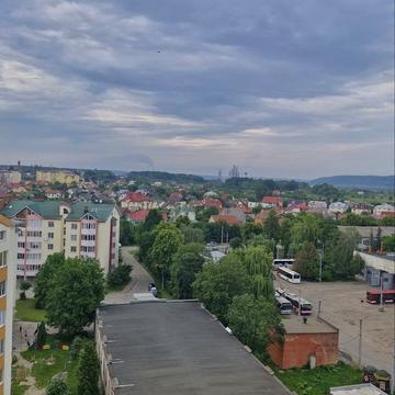 Тролейбусна вул., 32