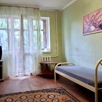 Степана Бандери вул. (Костенка), 25
