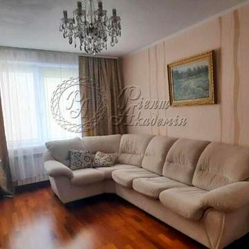 Саперно-Слобідська вул., 10