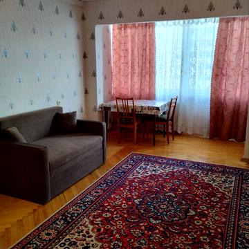 Академіка Булаховського вул., 32