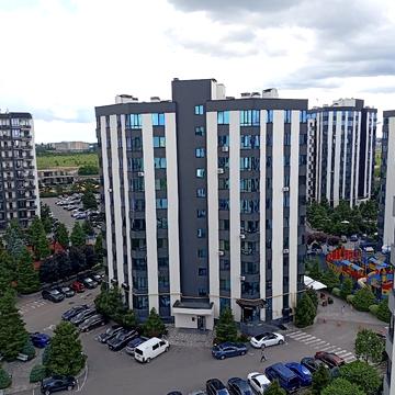 Героїв Небесної Сотні просп., 16/2