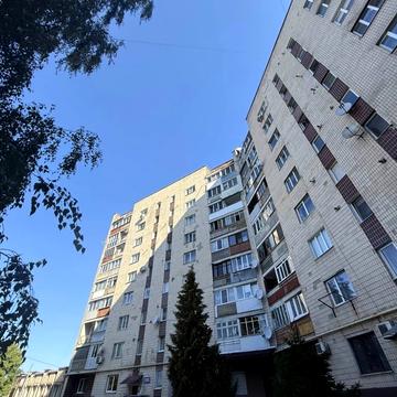 Стадникової вул., 1