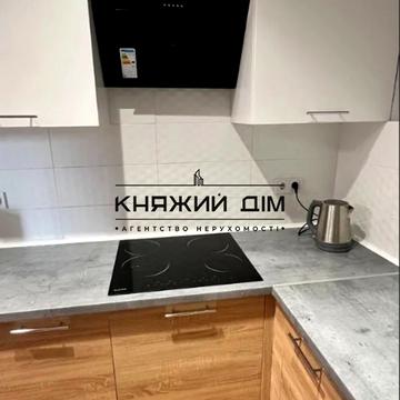 Дніпровська набережна вул., 23