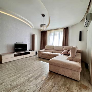 Йорданська вул. (Лайоша Гавро), 1