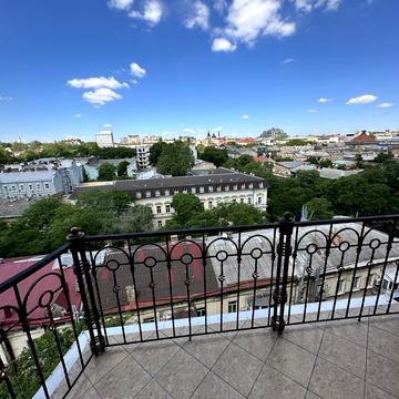Деволанівський узвіз, 12