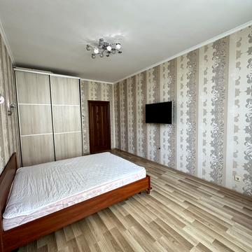 Гната Хоткевича вул. (Червоногвардійська), 12