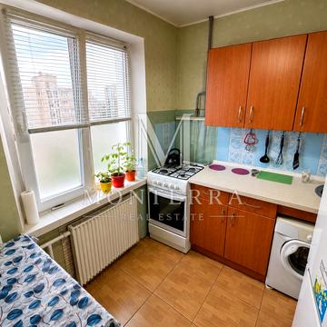 Йорданська вул. (Лайоша Гавро), 16