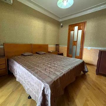 Прорізна вул., 10