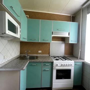 Познанська вул., 8