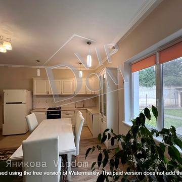 Центральна вул.