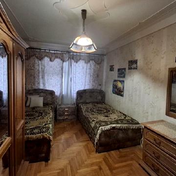 Павла Тичини просп., 5