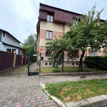 Марії Заньковецької вул., 3