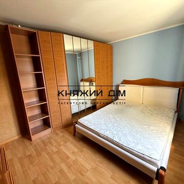 Павла Тичини просп., 8