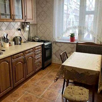 Ніжинська вул., 7