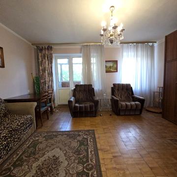 Севастопольська вул., 1/14
