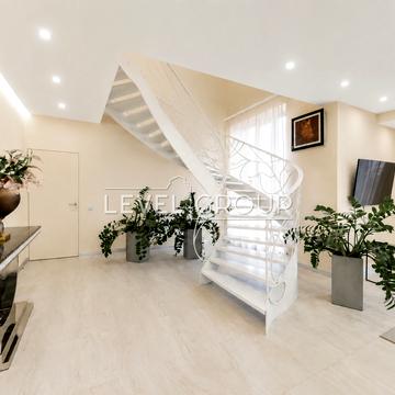 Дмитрівська вул., 45