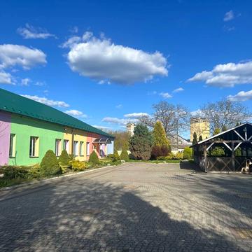 Київська вул. (107-ї Кременецької Дивізії), 1