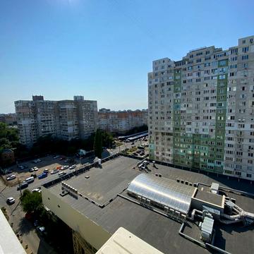 Владислава Бувалкіна вул. (Бочарова Генерала), 44