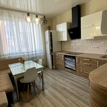 Середньофонтанська вул., 35