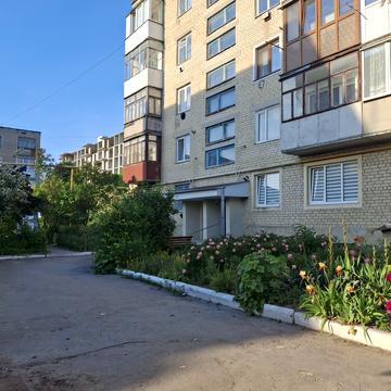 3-й Мікрорайон вул., 2